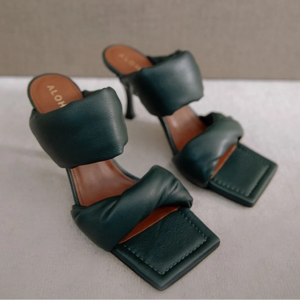 Alohas Twist Strap Mules